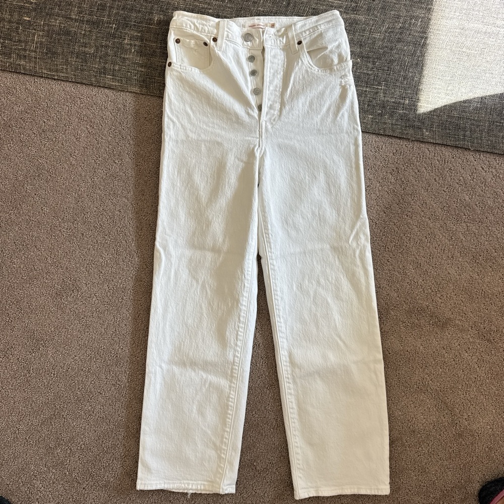 White High-Waisted Jeans